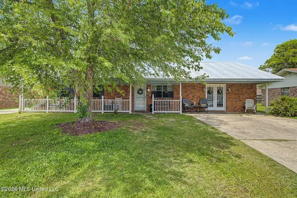 835 Lakewood Place, Biloxi, MS 39532
