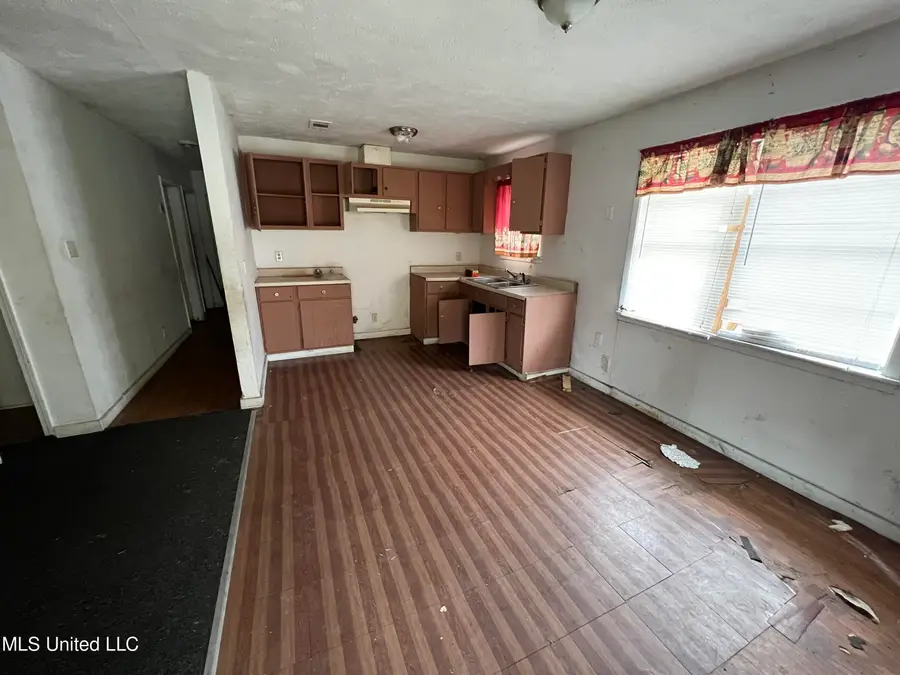 1253 Kentwood Cove, Yazoo City, MS 39194 - #2