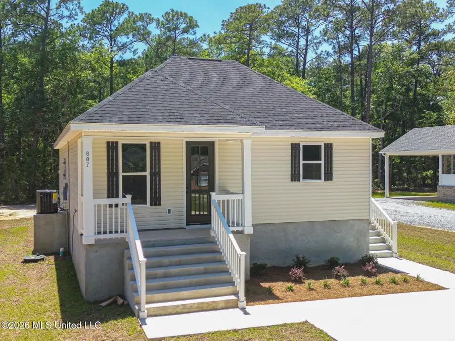 807 Bay Street, Ocean Springs, MS 39564 - #2
