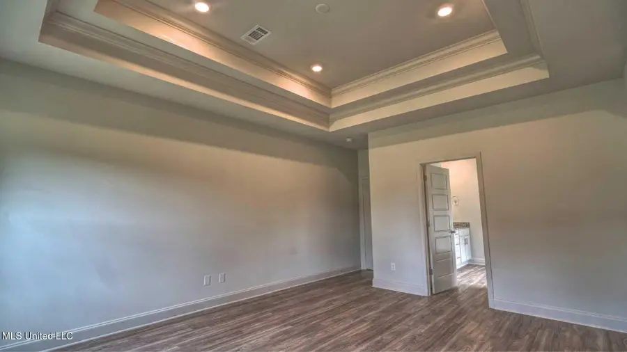 303 Castlewood Circle, Canton, MS 39046 - #2