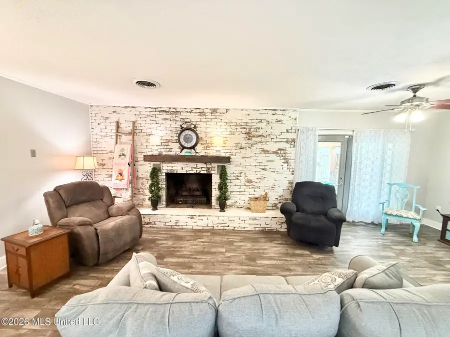 1404 N Jackson Street, Brookhaven, MS 39601 - #3
