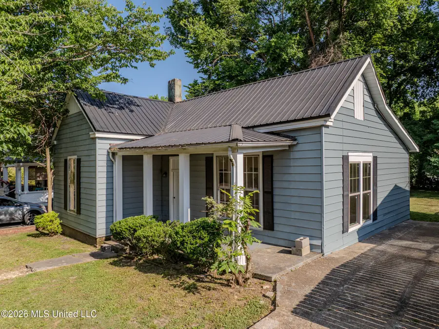 335 E College Avenue, Holly Springs, MS 38635 - #2