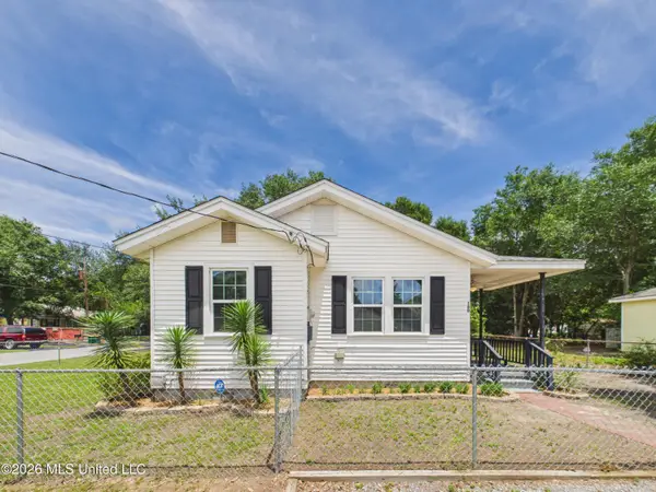 180 Iris Street, Biloxi, MS 39531