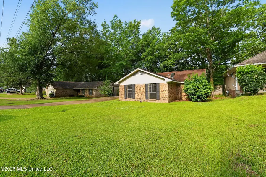 2137 Thousand Oaks Drive, Jackson, MS 39212 - #3
