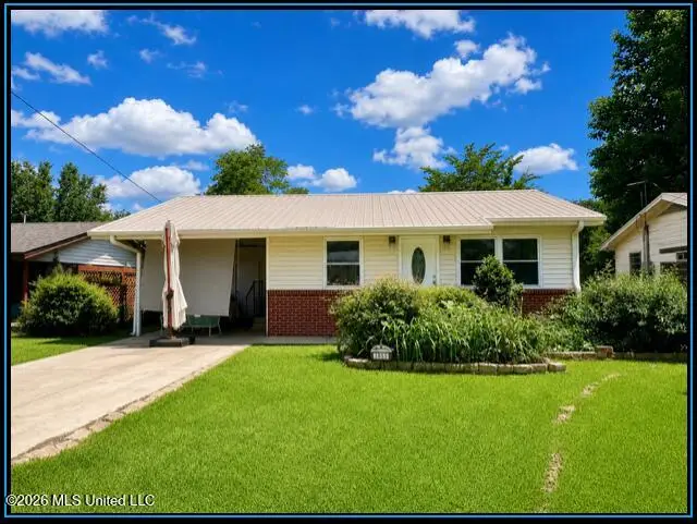 1055 Eastview Drive, Grenada, MS 38901 - #1