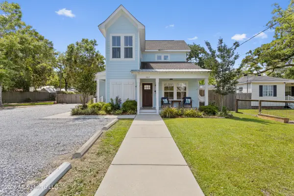 207 Dewey Avenue, Ocean Springs, MS 39564