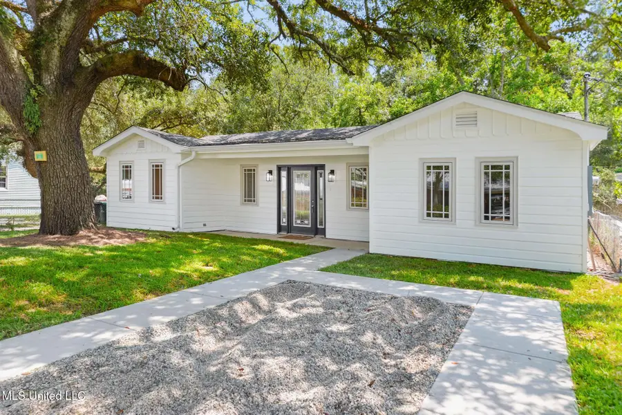 426 Demontluzin Avenue, Bay Saint Louis, MS 39520 - #2