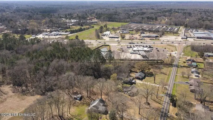 228 Lowe Circle, Richland, MS 39218 - #2