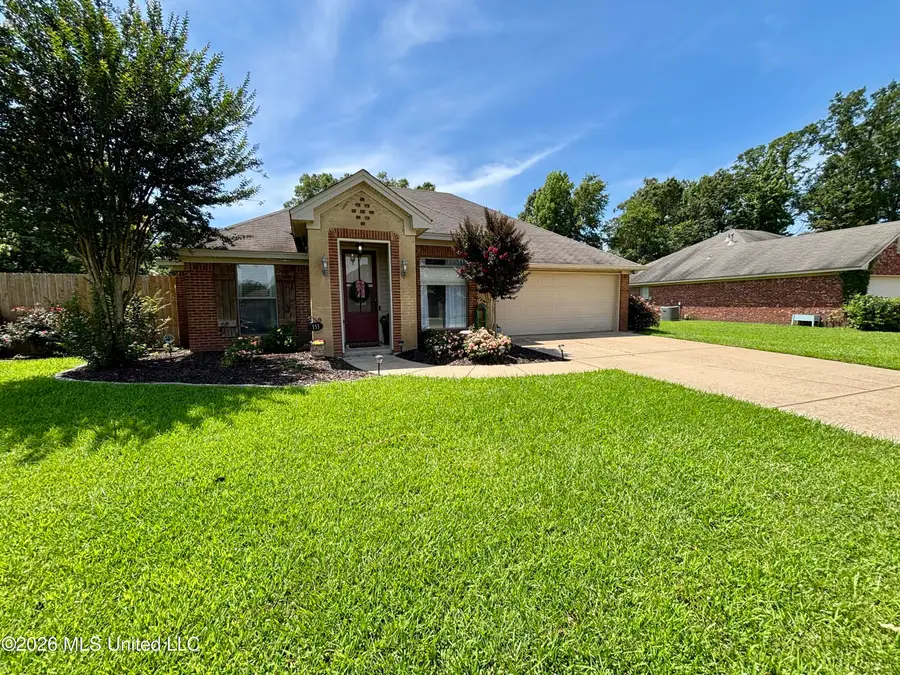 555 Oak Park Circle, Pearl, MS 39208 - #2