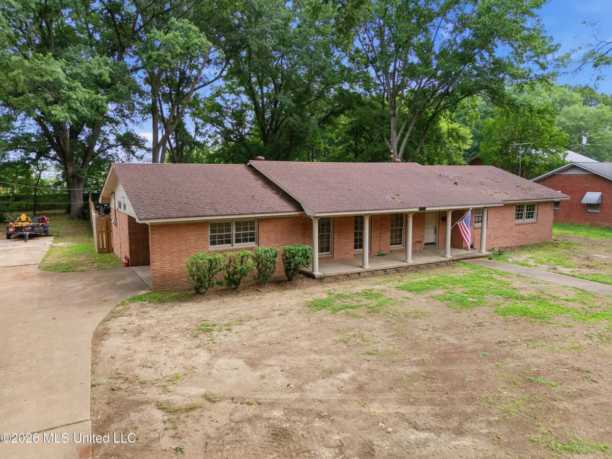 204 Porter Street, Senatobia, MS 38668 - #1