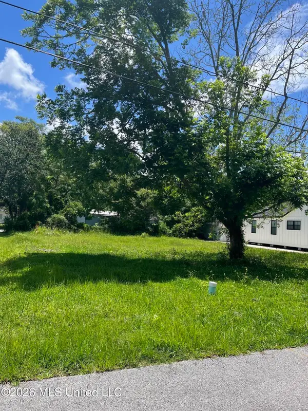 408 Russell Avenue, Ocean Springs, MS 39564