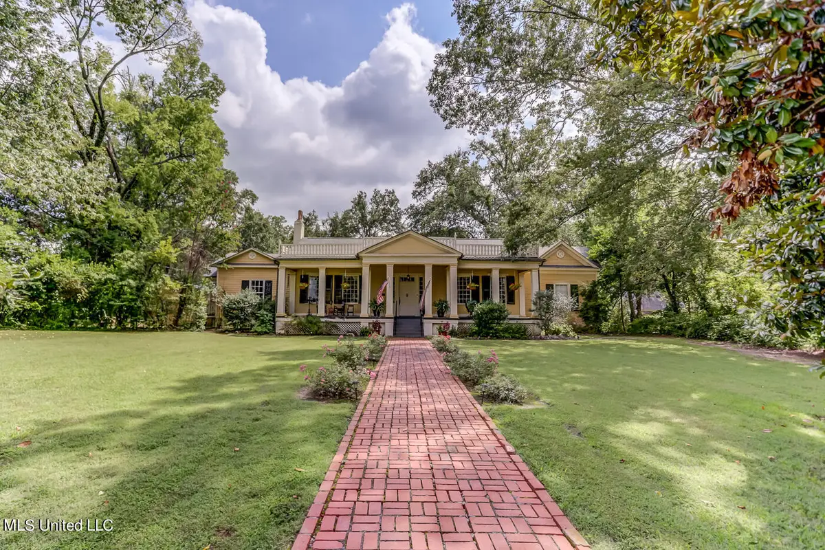 127 W Gholson Avenue, Holly Springs, MS 38635 - #1