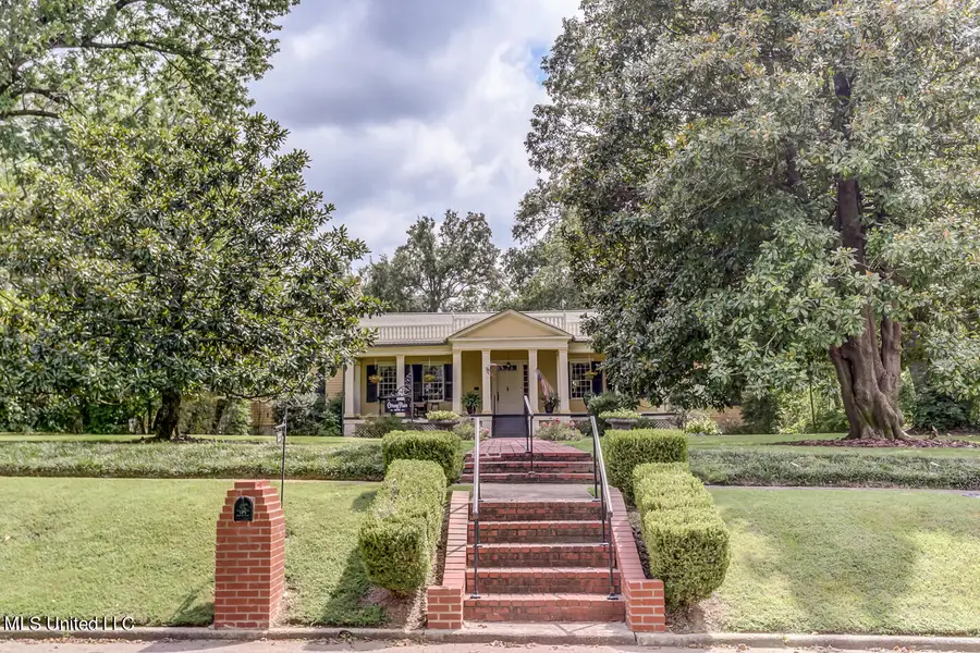 127 W Gholson Avenue, Holly Springs, MS 38635 - #2