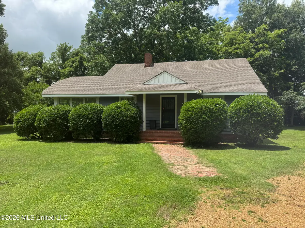 4095 Oakhurst Stovall Road, Clarksdale, MS 38614 - #1