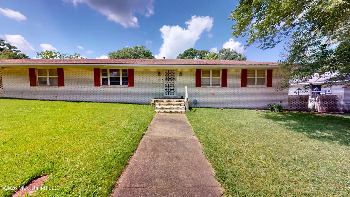 210 Porter Street, Senatobia, MS 38668 - #1