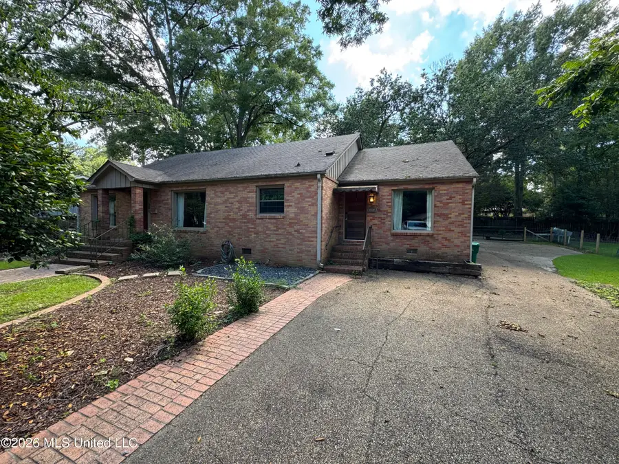 504 Becker Street, Brookhaven, MS 39601 - #2