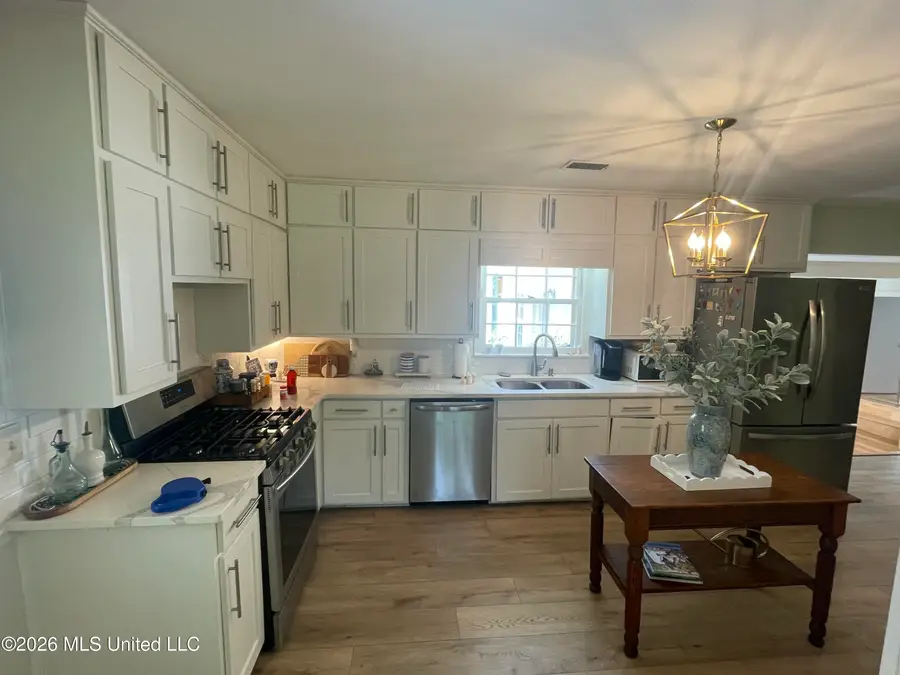 401 Pine Hill Drive, Brookhaven, MS 39601 - #3