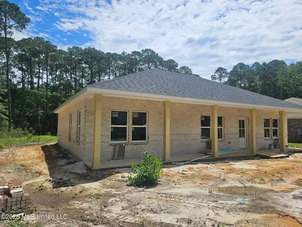 628 Oak Street, Ocean Springs, MS 39564