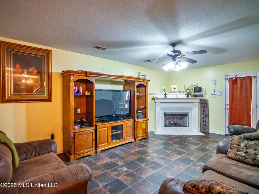 107 Sunrise Cove, Batesville, MS 38606 - #2