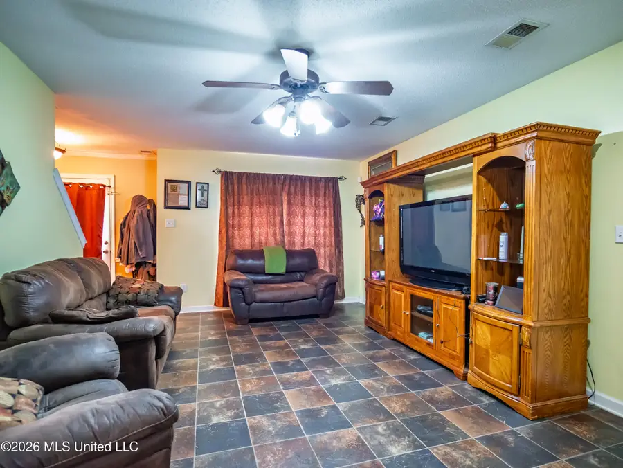 107 Sunrise Cove, Batesville, MS 38606 - #3