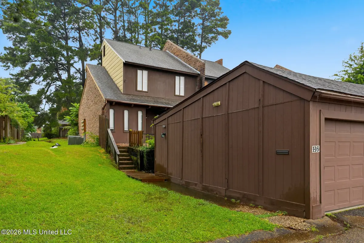 1255 E County Line Road, Jackson, MS 39211 - #1