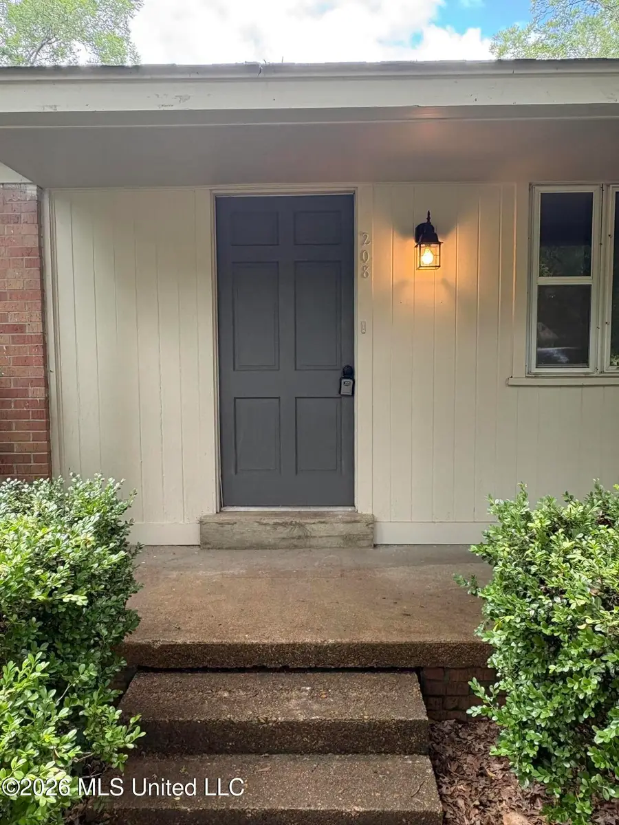 208 Camille Street, Senatobia, MS 38668 - #3
