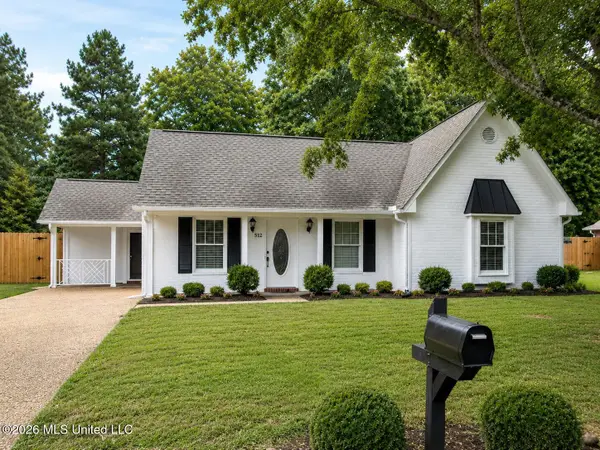 517 E Olympic Drive, Flowood, MS 39232