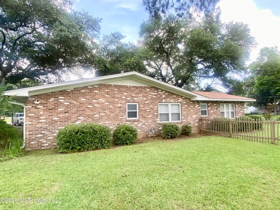 914 Lee Avenue, Crystal Springs, MS 39059 - #3