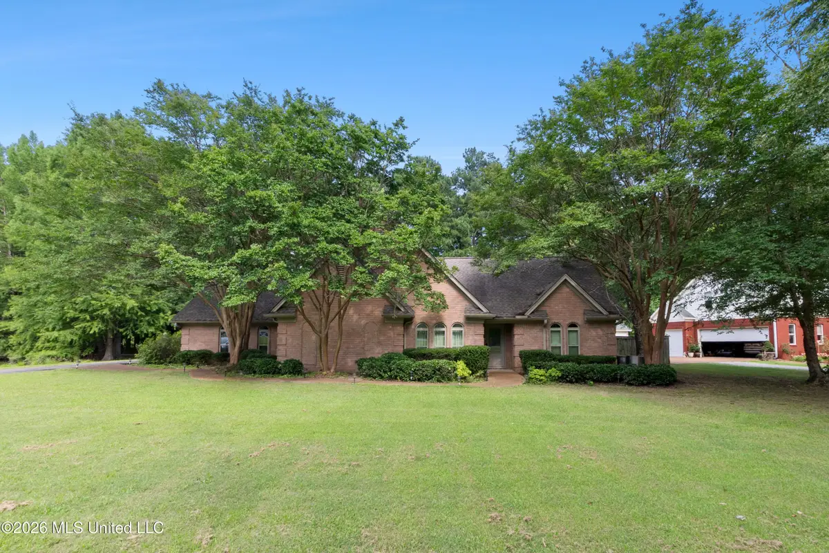 6760 Autumn Oaks Drive, Olive Branch, MS 38654 - #1