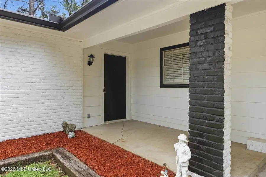 317 E School Street, Ridgeland, MS 39157 - #2