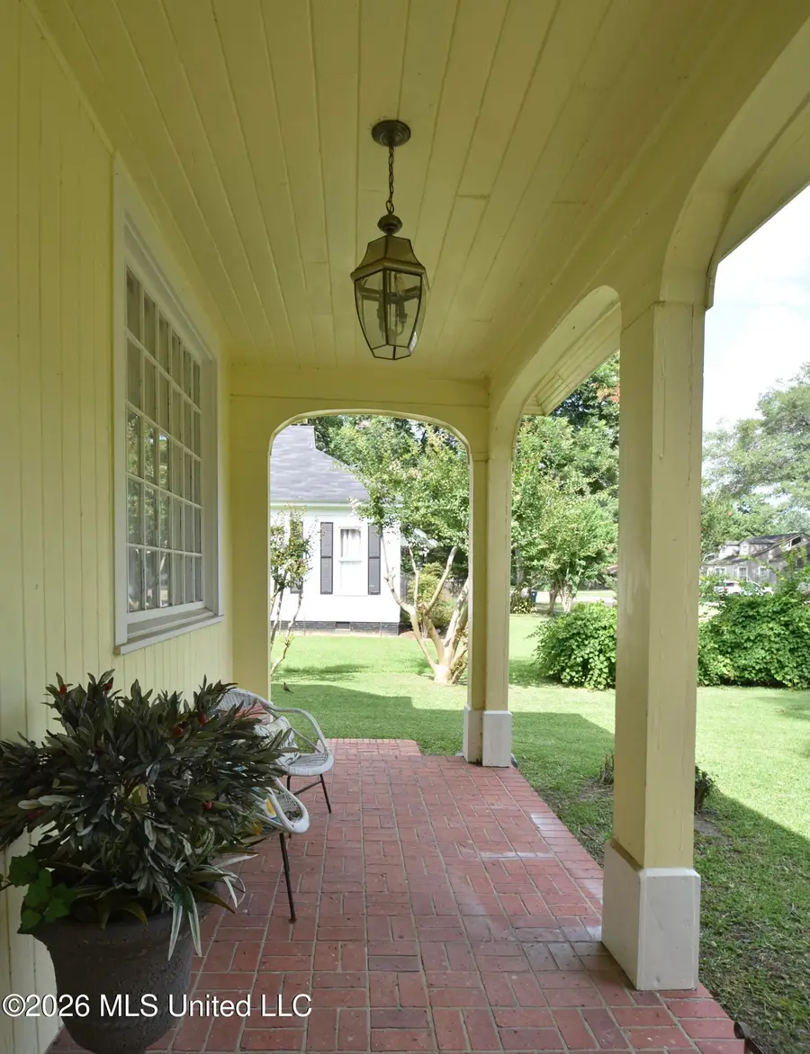 513 Crockett Avenue, Greenwood, MS 38930 - #2