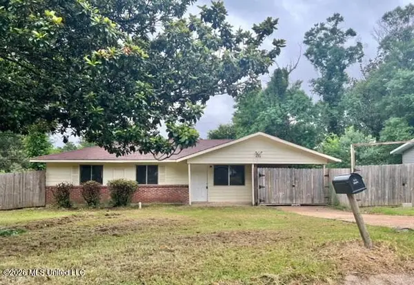 428 Queen Marie Lane, Jackson, MS 39209