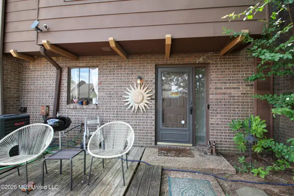 1255 E County Line Road, Jackson, MS 39211