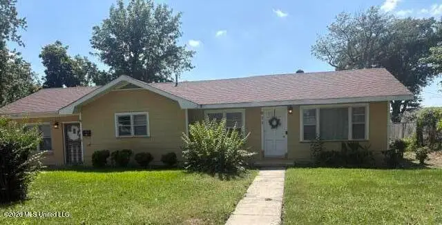 611 W Mccorkle Circle, Greenville, MS 38703 - #1