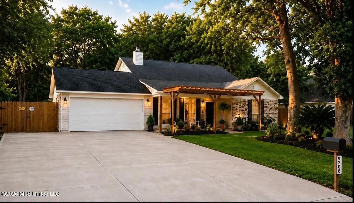 9208 Seahorse Avenue, Ocean Springs, MS 39564 - #1