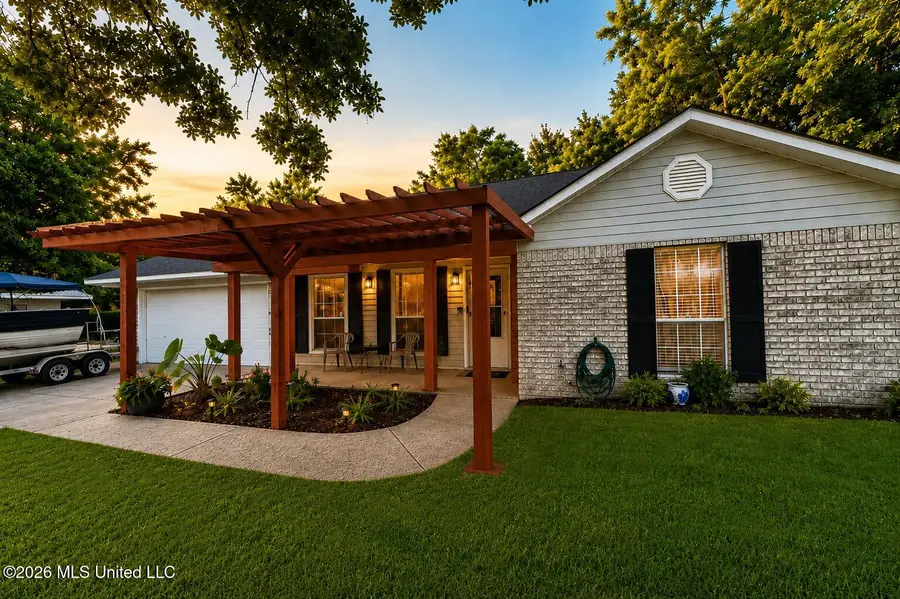 9208 Seahorse Avenue, Ocean Springs, MS 39564 - #2