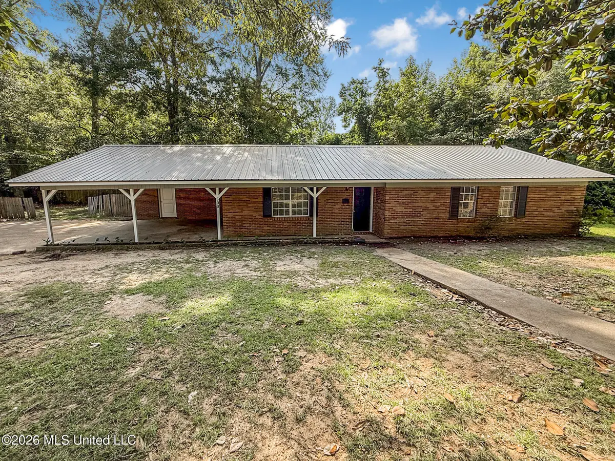 500 W Avenue, McComb, MS 39648 - #1