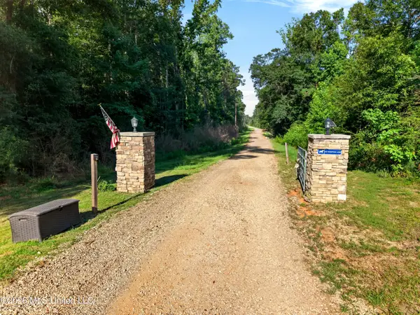 40 Thompson Lane, Carriere, MS 39426