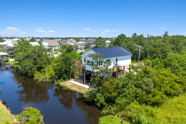 825 Larkspur Lane, Bay Saint Louis, MS 39520