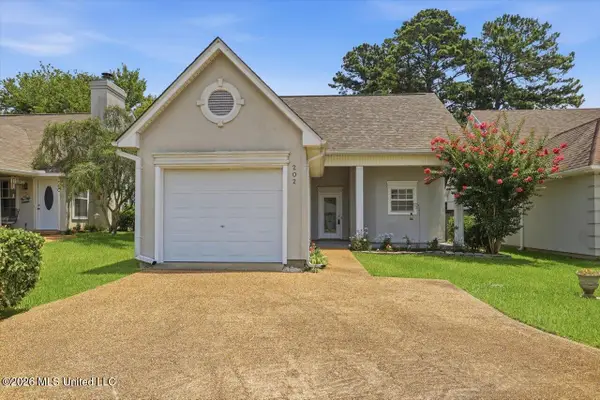 202 N Shadow Lake Drive, Clinton, MS 39056