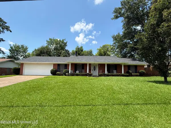 1842 Lake Trace Drive, Jackson, MS 39211