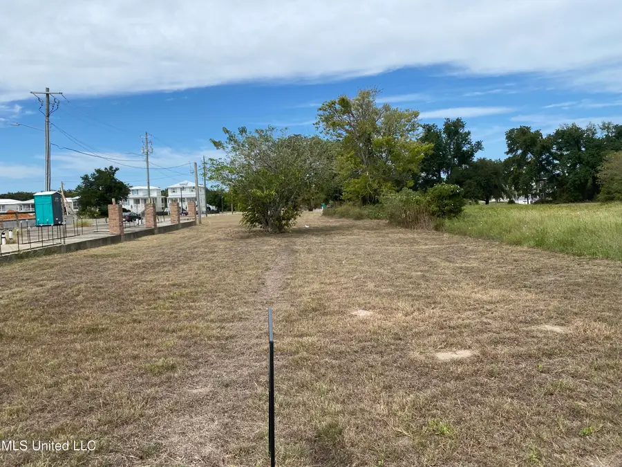 107 E Scenic Drive, Pass Christian, MS 39571 - #2