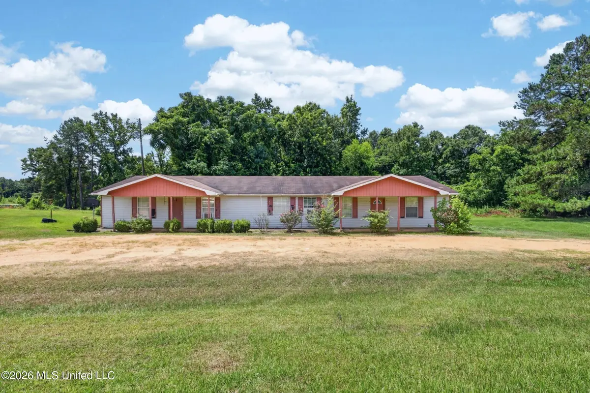 1461/1463 Us-84, Collins, MS 39428 - #1