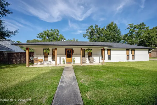 112 Lynne Therese Circle, Ocean Springs, MS 39564