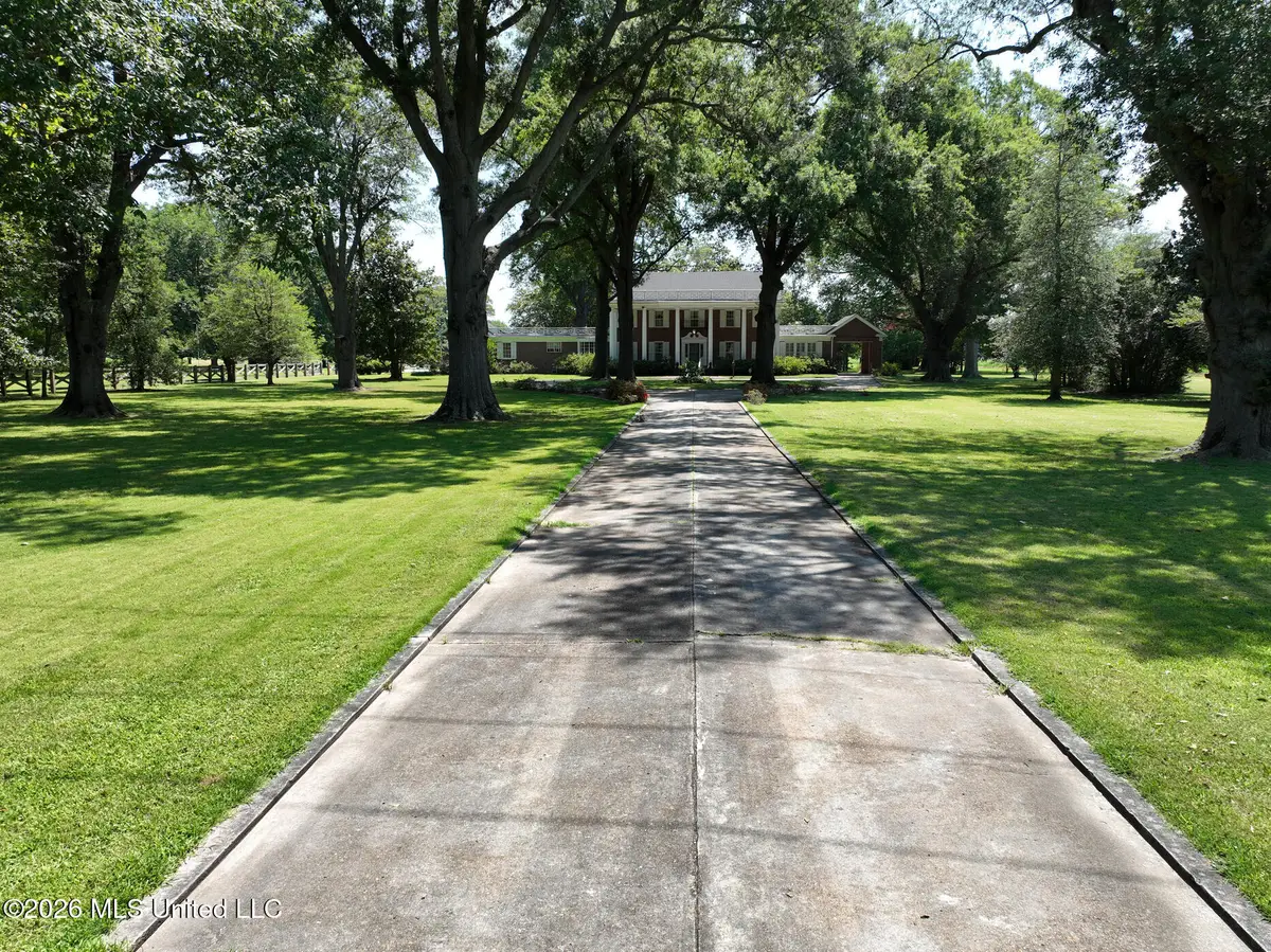 300 East Avenue, Lula, MS 38644 - #1