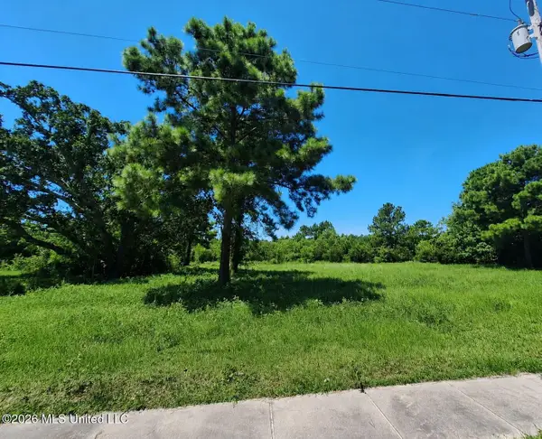 143 Oak Boulevard, Waveland, MS 39576