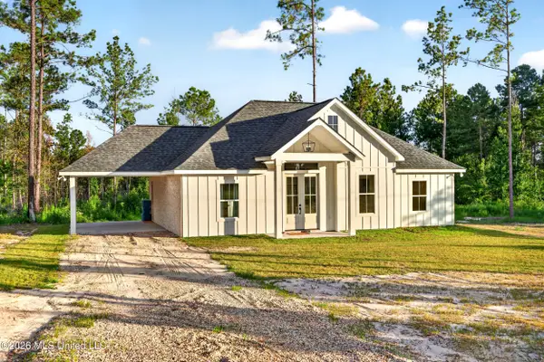 1042 Savannah Millard Road, Poplarville, MS 39470