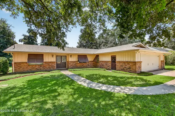 5570 E Diamondhead Drive, Diamondhead, MS 39525