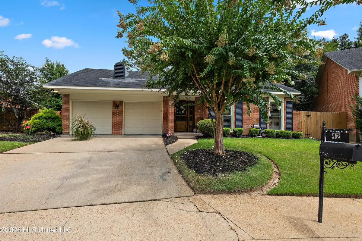 42 Robinwood Place, Jackson, MS 39211 - #1