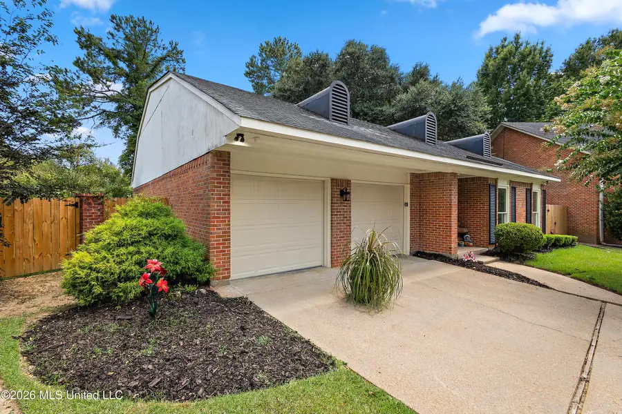 42 Robinwood Place, Jackson, MS 39211 - #2
